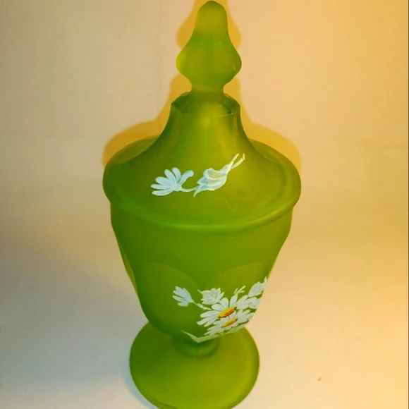 Westmorland floral frosted green glass decanter. - Picture 3 of 5